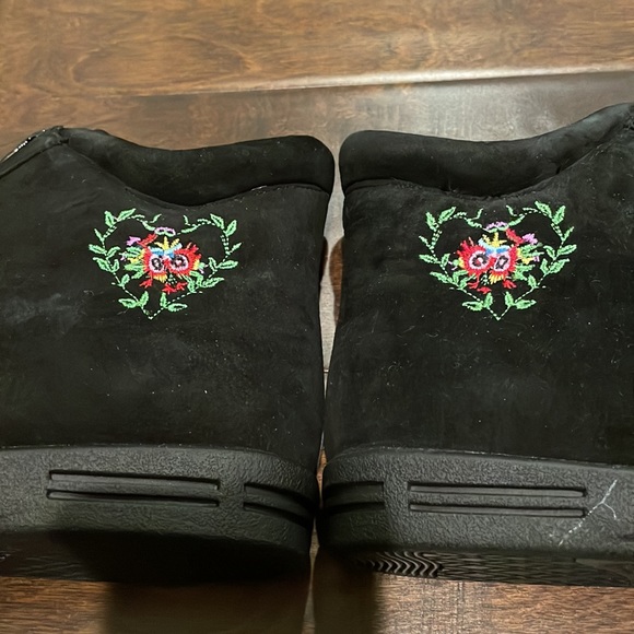 NWOT Beacon Suede Booties - Picture 2 of 7